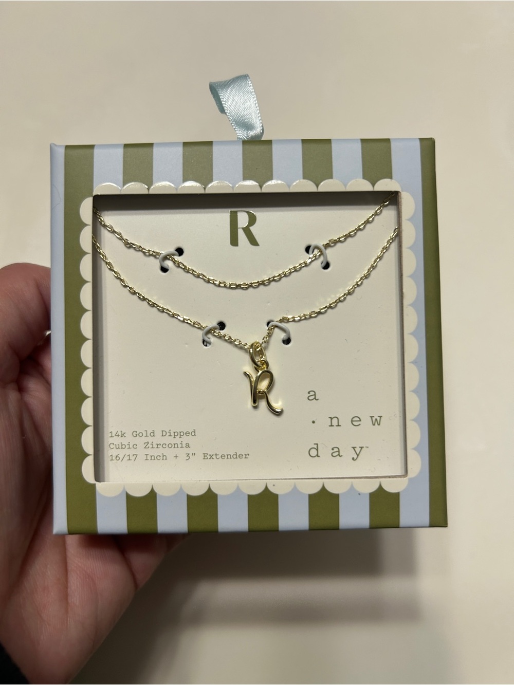R Gold Initial 'R' Pendant Necklace - brand new
